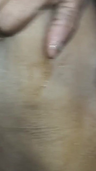 Paquistanesa madura dona de casa levando dois pepinos em seu cu apertado e buceta larga