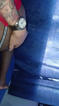 Berührt Schwarze Ebenholzfarbe Femboy Bittet Um Einen Schwanz