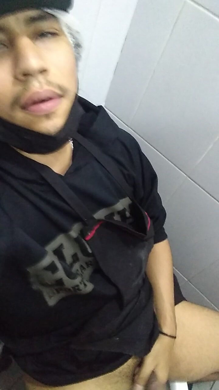 AlexAlejandro13: Aku Membuatmu terangsang di kamar mandi