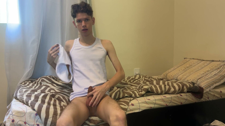 Kedoimath: Twink ukazuje svůj zadek a velkého čůráka pro svého pána v...