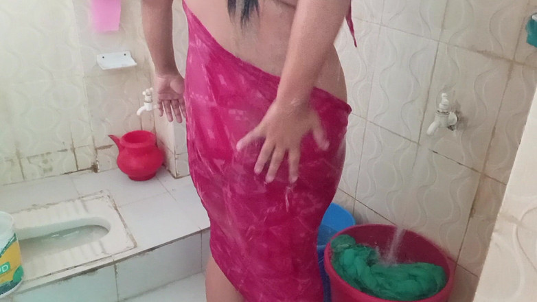Sumahomesex: Bhabhi si cambia il vestito nel bagno dell'hotel