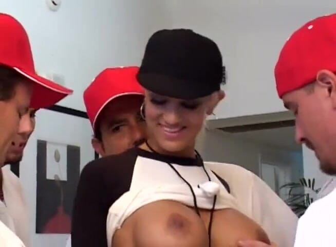 Busty X: เย็ดเป็นพวกพี่สาวนมใหญ่ของฉัน