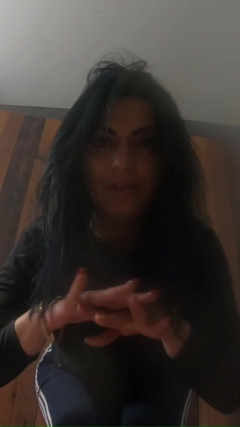 MilfyCalla: Zkoušení oblečení s Pee Fetish