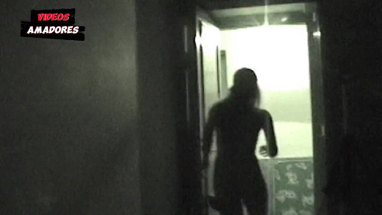 Amateurs videos: 내 여친이 내 친구들 앞에서 알몸으로 달려다
