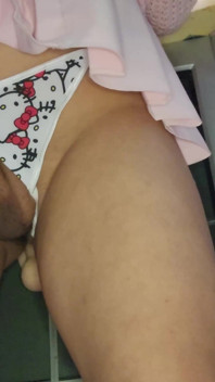 겁쟁이 소녀가 작은 자지를 자랑하다