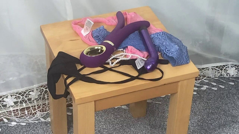 Mr MF: Paní zralé nohy vrství pro fanoušky.