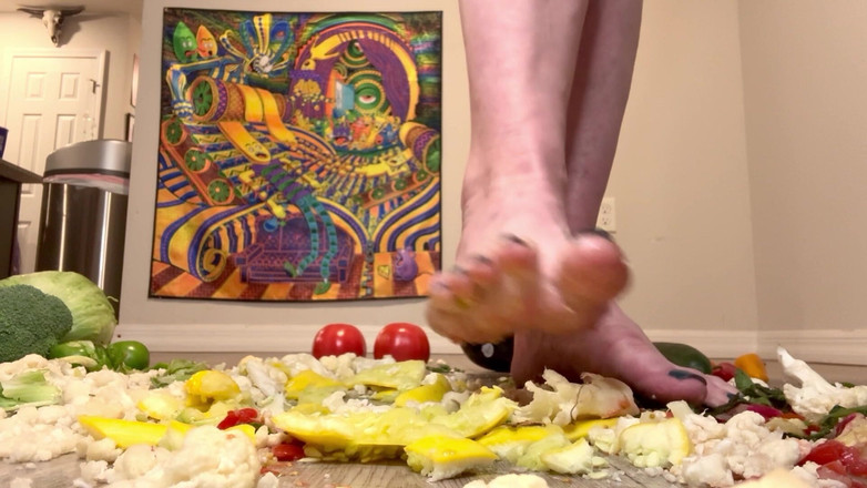 Peppermint Giantess: Розмір 16 футів тисняви з овочами