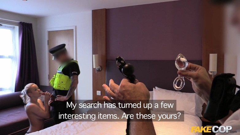 Fake Cop: Fake Cop - POV trekant med ett par lesbiska