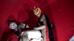 Jess Royan XXX: Ošukaná bez sedla v jockstrap na Halloween