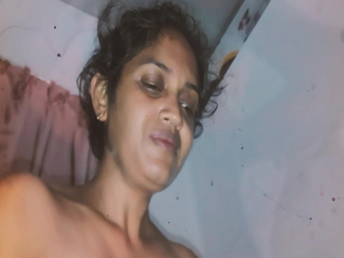 Tina Baby: Tina baby suce les seins