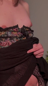 Goth trans dívka sólo zábava v nových šatech
