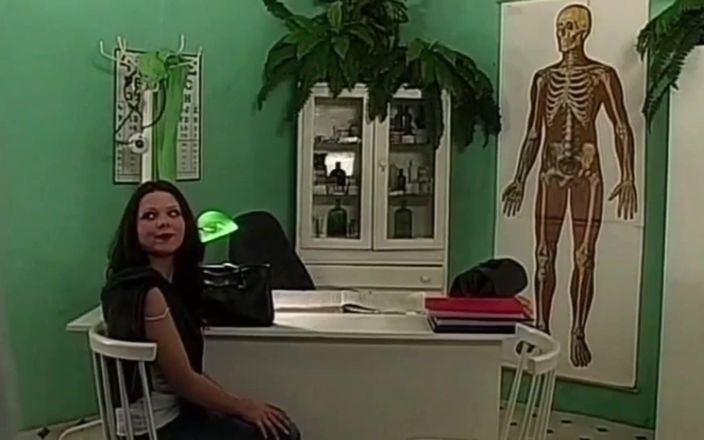 My real dirty life: Возбужденный доктор и шлюховатая пациентка, которого трахают в задницу