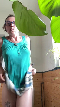 Close up Pissing From My Natural Bushy Pussy and Wiping After. Amid Giants and Idols - Coffeeshop Edition