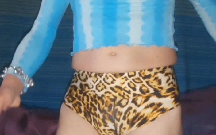 Lizzaali: Mengusik dan menanggalkan skirt wraparound saya dan seluar pendek harimau
