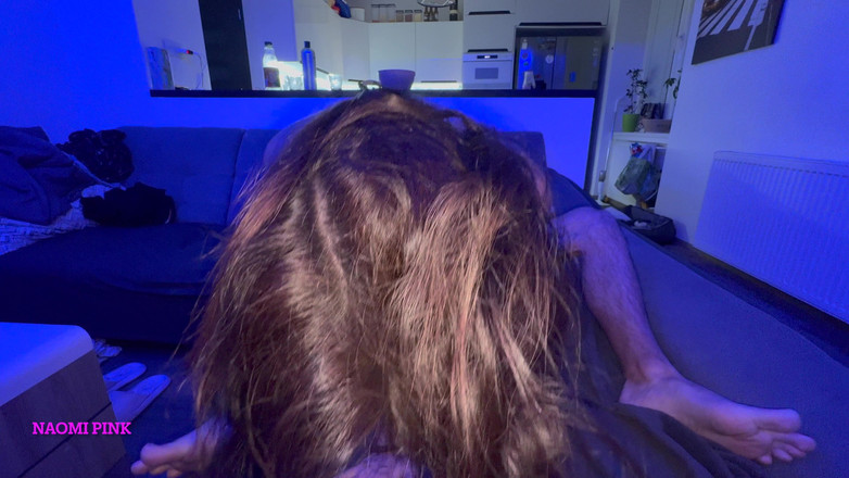 Naomi Pink: मेरी पत्नी खुद को एक अजीब आदमी द्वारा पूरी तरह से वीर्य निकालने देती है