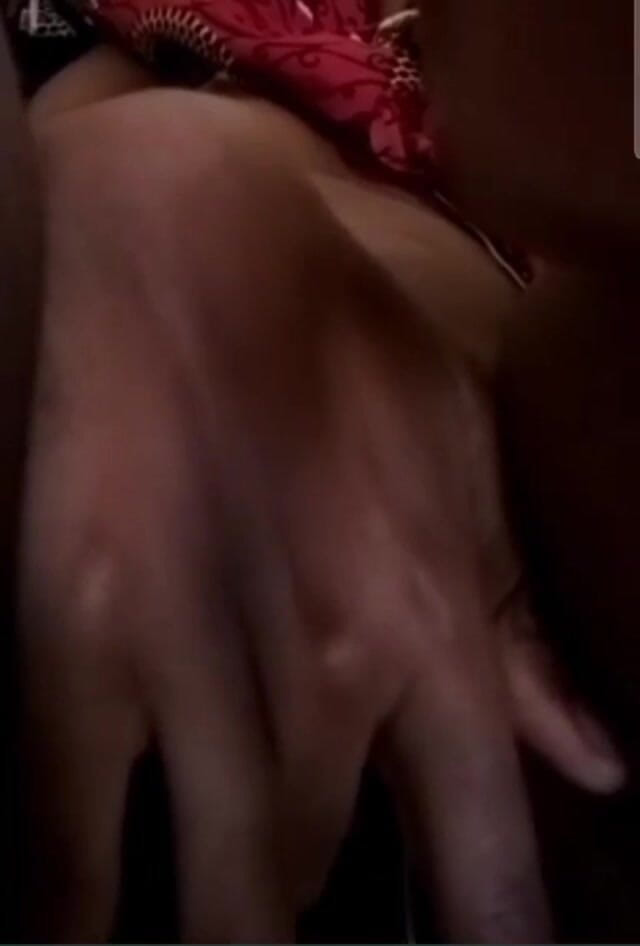 Me and my new slut: Ebenholz, geiles mädchen masturbiert beim videoanruf mit ihrem freund, sie...