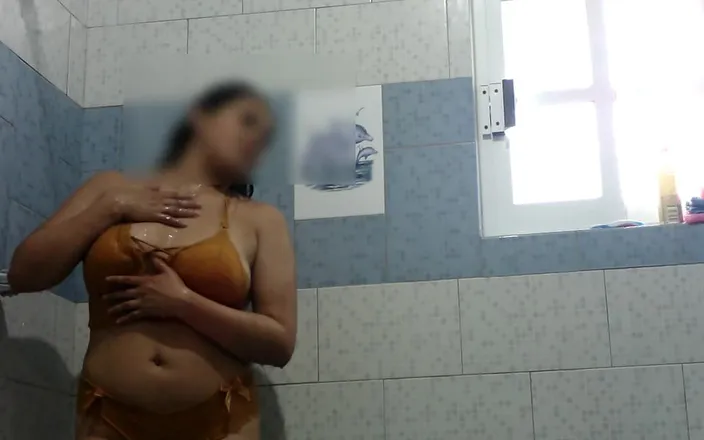 Katerine: Recording My Friend When She Takes a Bath in My...