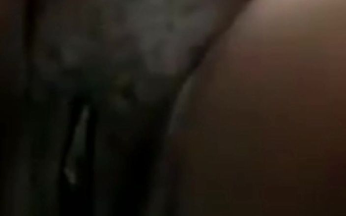 Barqueen: Bijna betrapt op het masturberen van mijn natte poesje