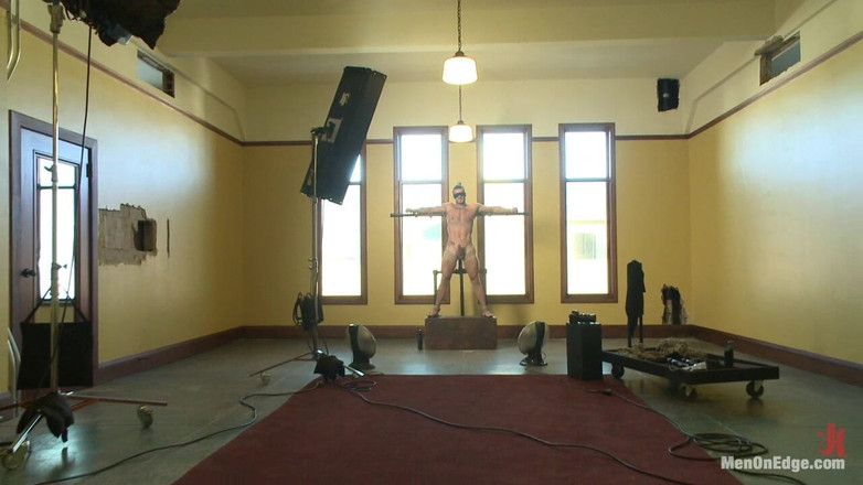 Men on Edge: Super fusto Landon Conrad legato e portato a limite per...