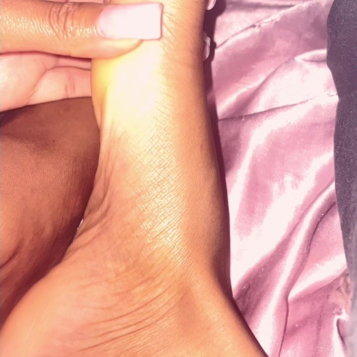 Emilytyche: Pies y dedos de los pies