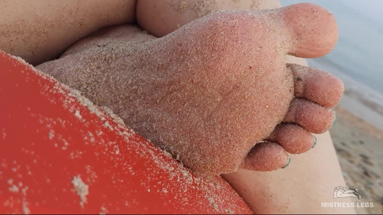 Mistress Legs: Sexy bare feet on the sea