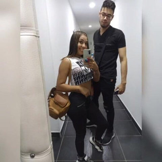 Pikaa6: 18letá brunetka s velkými povislými prsy z New Yorku šuká ptáka...