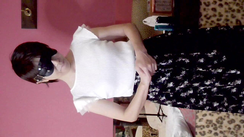 hiro_mayu_couple_jp: Mayu nr 69 en vacker flicka med en full huvudmask, krage...