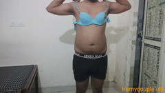 Hornycouple149: Indische stiefschweder erwischte stiefbruder mit roten händen und brachte ihn...