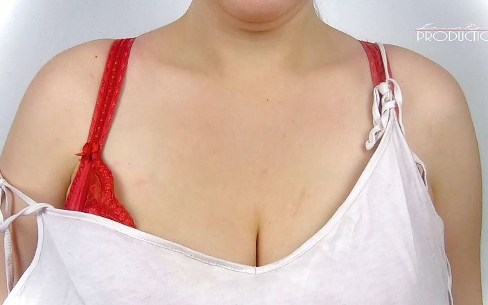 Lena Rose: Bộ ngực nảy nở trong áo ngực