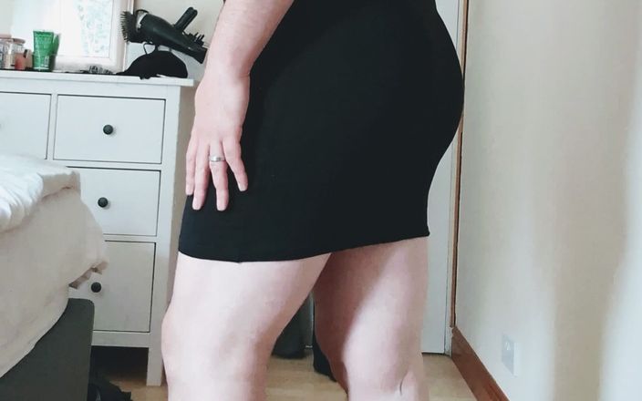 Marriedresser: Ich trage das kleine schwarze kleid meiner frau, strumpfhose und...