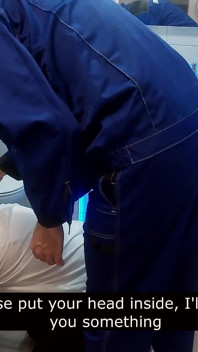 Hausfrau Steckte in Der Waschmaschine Fest Und Klempner Fickte Sie