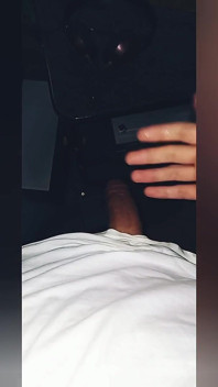 Giovane Influencer Porta Una Telecamera Nascosta a Scuola