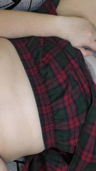 Deux petites bites se caressent la chatte d’une femme infidèle jusqu’à une double éjaculation - Mari laiteux
