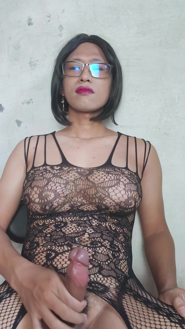 Mitha Zhe: Big Tits Tranny Mitha Zhe Handjobs