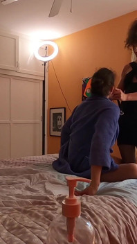 Sexuální pracovnice dominuje sexy chlap
