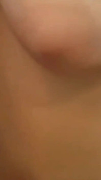 Pendeja Petera pyar karti hai ki ve use har jagah doodh dete hain