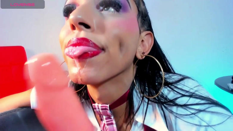 Brittany Gil: Latina Houdt Van Zuigen En Stopt 2 Lullen In Haar Mond