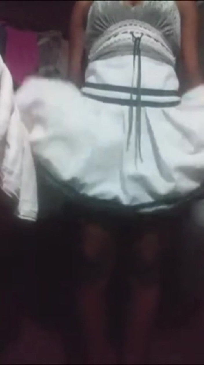 Dorelviss: 털이 무성한 보지를 가지고 핑거링하는 핫한 변태 십대