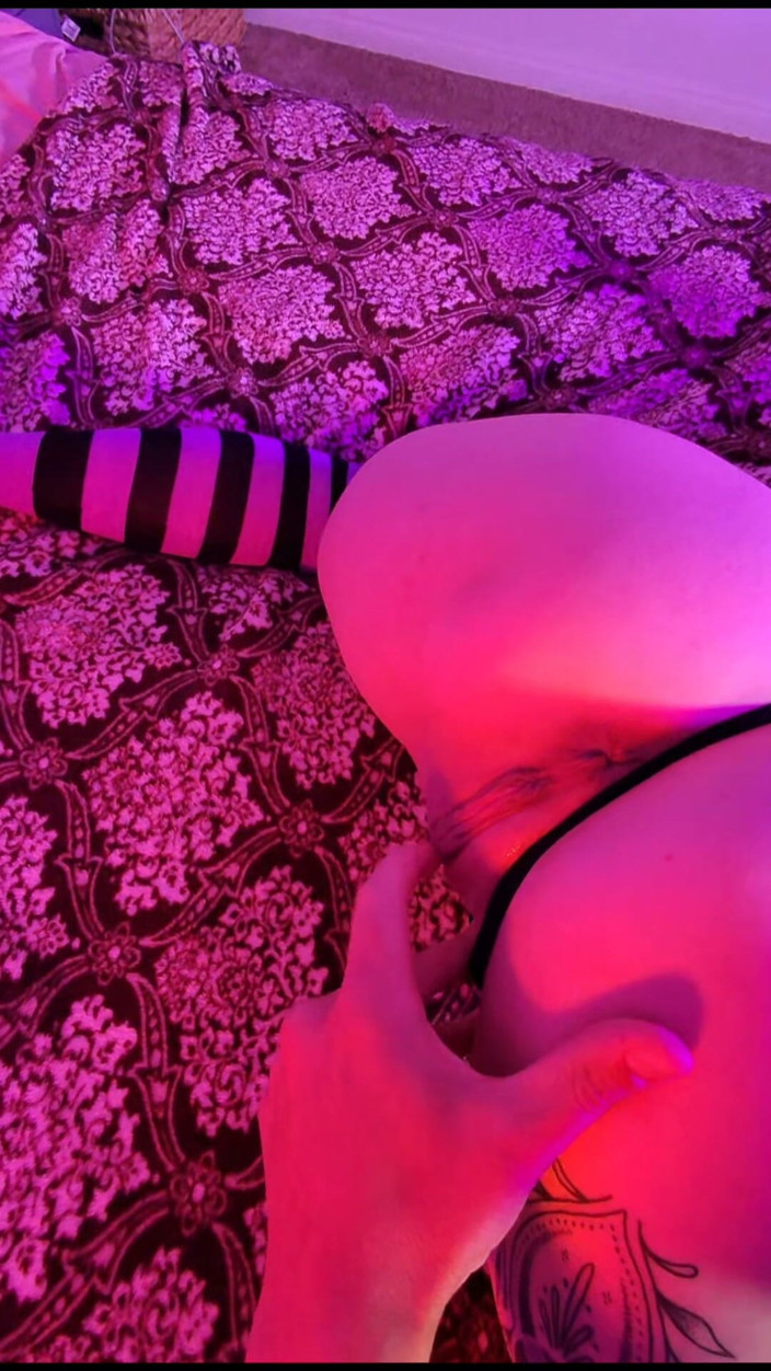 GoonFuel POV: Готеса Baddie балует мясистый ноющий член с участием Ультра X Violet