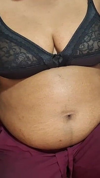 Mamă sexy asiatică uimitoare care mă poate fute