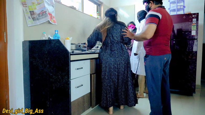 Nadiya: Seks foursome hot di dapur