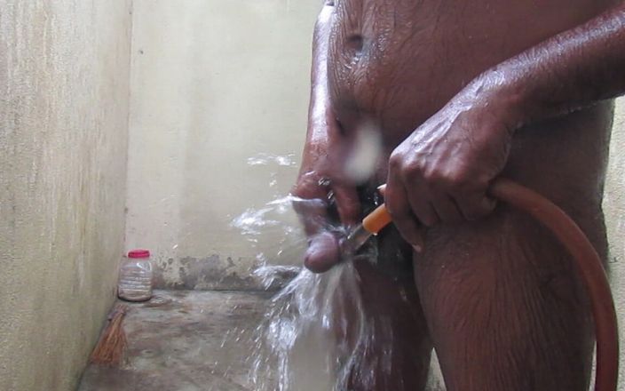 Tamil x cock: Mjuk och hård i duschen Badar - En ren kuk är en...
