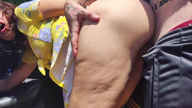 Carmona's films: Pár jde kempovat na Halloween a jeho žena skončí v šukání monstrózním