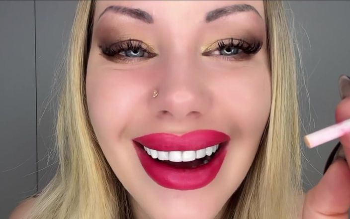 Goddess Misha Goldy: Budu vysát tvou peněženku tvrdě mými kouřícími červenými rty! 2