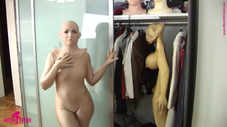 Dollrotic: ダニスがセックスドールに変身する