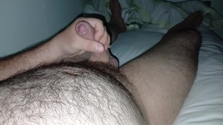 Uhri: Uncut Hairy Gay Masturbating and Cum