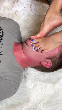 Trói và dán miệng thống trị chân châu Á