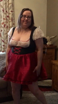 Wench brincando com peitos grandes