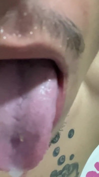 友達の彼氏の精液を飲み込んでしまう