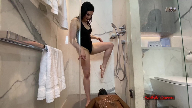 SquishySax: Goth Delilah - My Slave Foot Spa (hd 1080p Mp4)